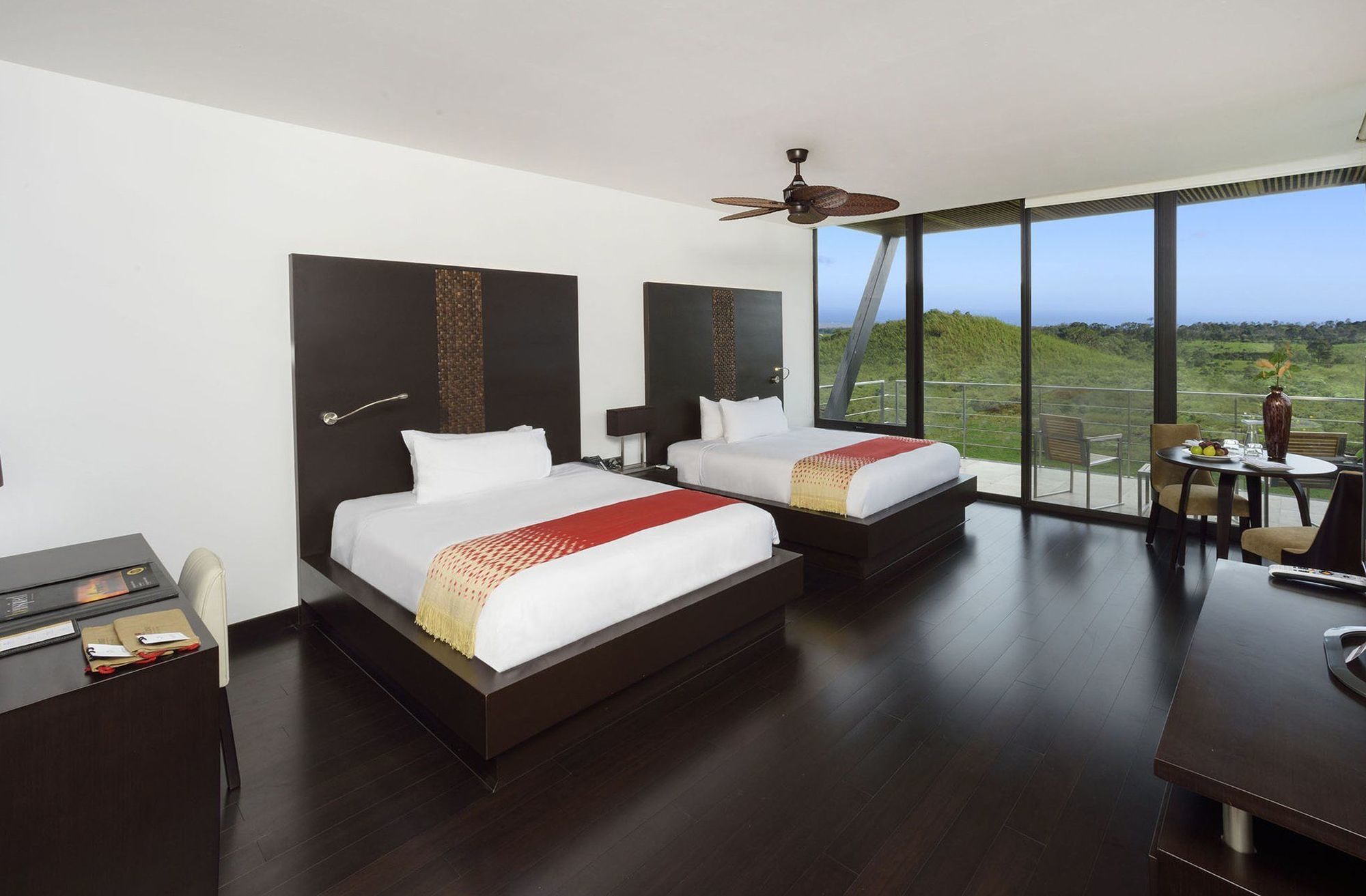 Pikaia Lodge Santa Cruz Island Eksteriør billede