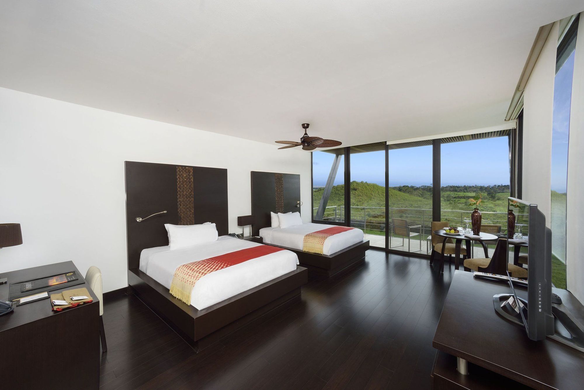 Pikaia Lodge Santa Cruz Island Eksteriør billede
